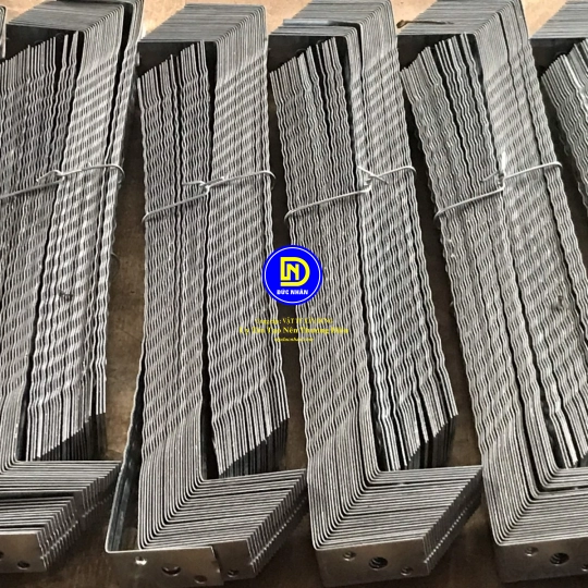 Thép râu tường 240x40x23mm